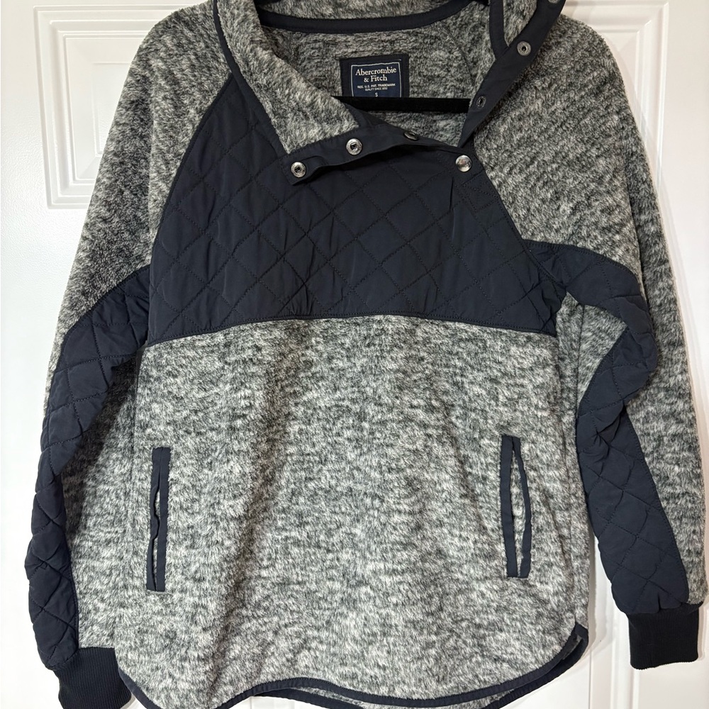 Abercrombie & Fitch Gray and Black Zip Up Sweater